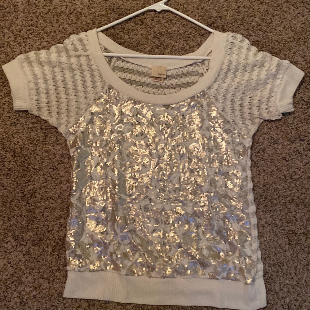 Medium cream and gold top by day trip